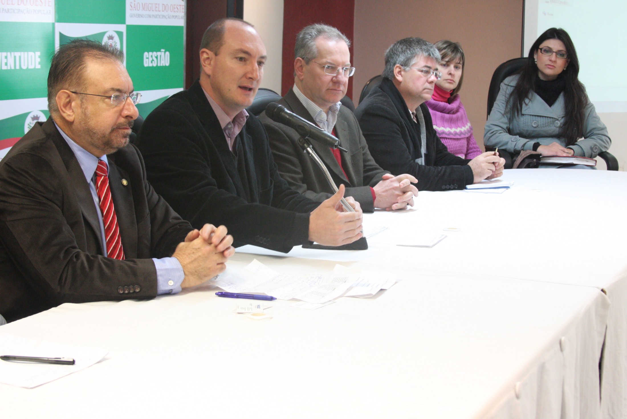 Reunião do Fórum dos Pequenos Hospitais - situação econômica dos hospitais filantrópicos e fundações hospitalares de Santa Catarina. São Miguel do Oeste/SC