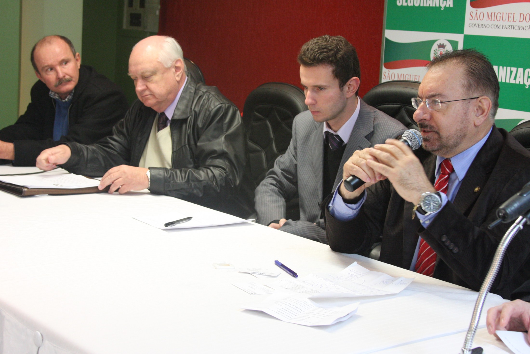 Reunião do Fórum dos Pequenos Hospitais - situação econômica dos hospitais filantrópicos e fundações hospitalares de Santa Catarina - São Miguel do Oeste/SC