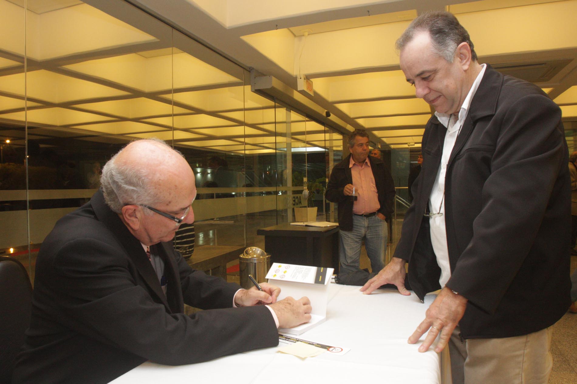 Lançamento Literário 'Nossas Dúvidas sobre o Trânsito - 140 perguntas e respostas' - Autor: Bernardo Berka Filho