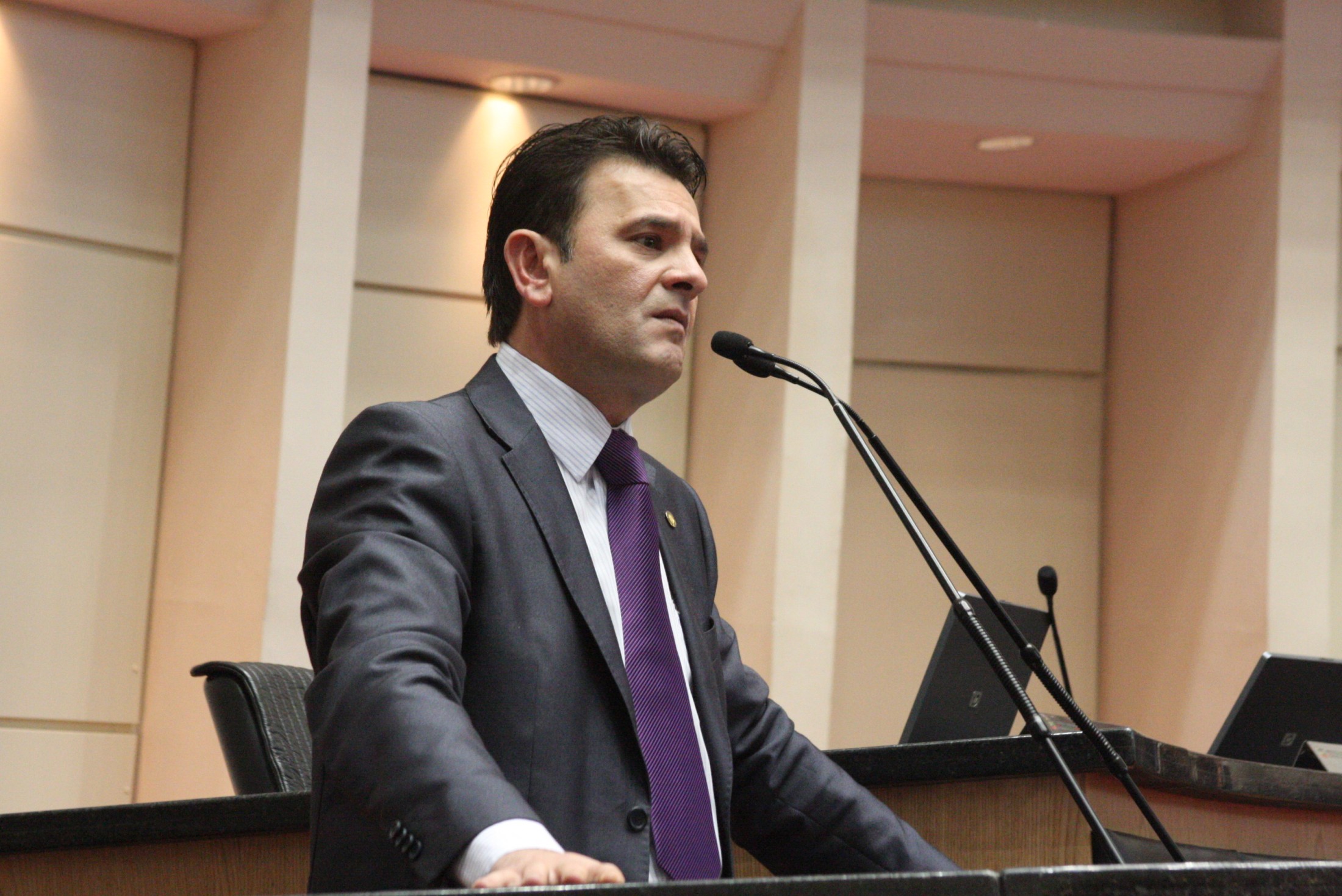 Deputado Elizeu Mattos (PMDB)