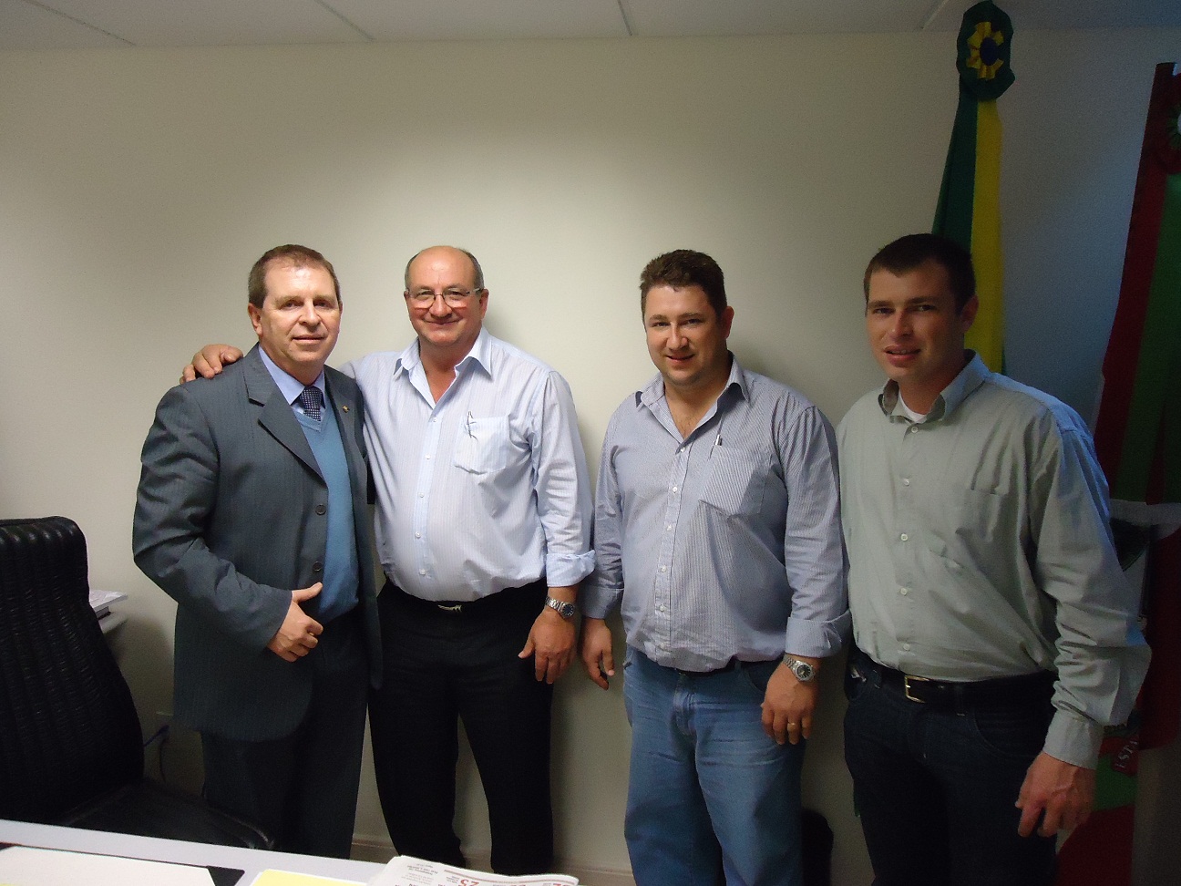 Deputado Mauricio Eskudlark recebe lideranças em seu gabinete