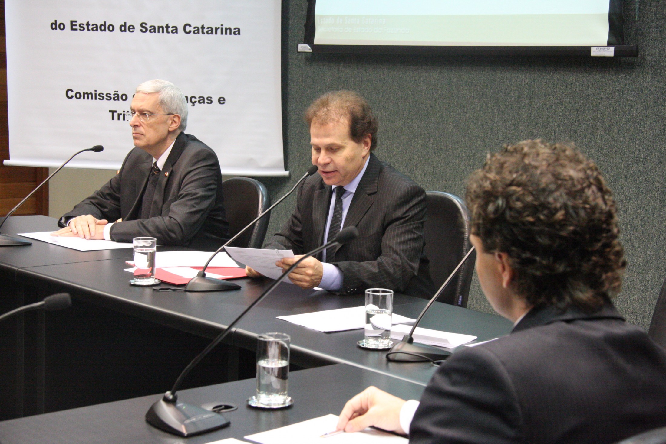 Secretário da Fazenda apresenta relatório quadrimestral na Comissão de Finanças