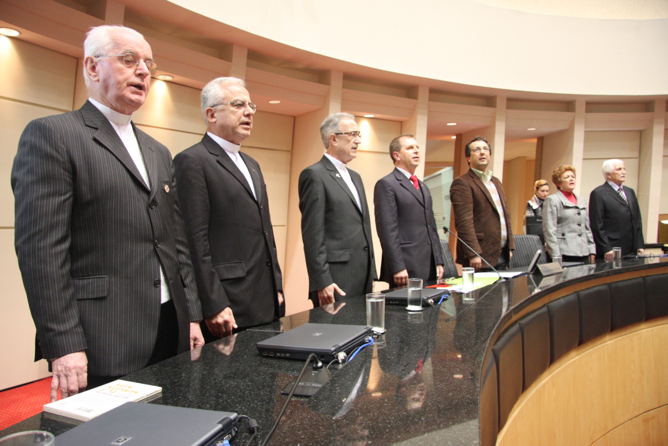 Padre Hélio da Cunha recebe homenagem do Parlamento catarinense