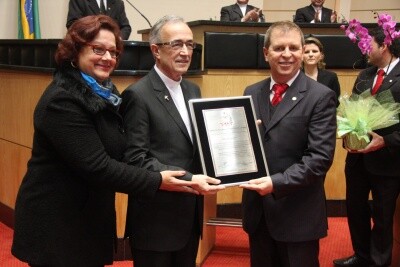 Parlamento catarinense homenageia Padre Hélio da Cunha