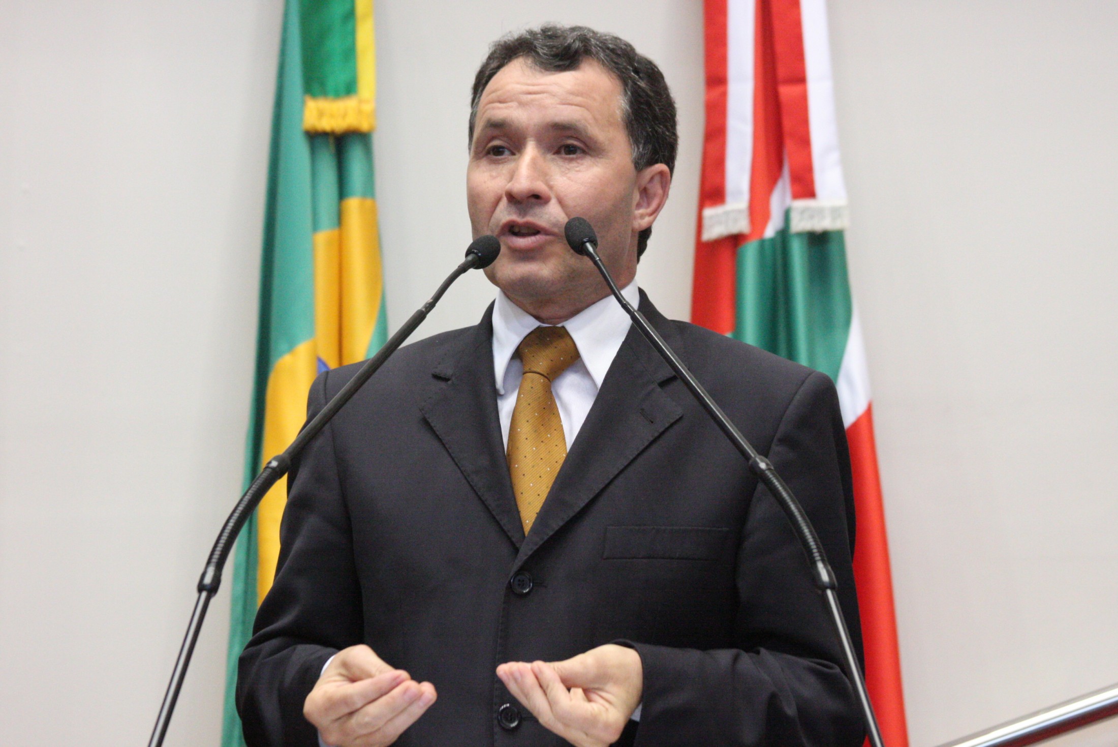 Deputado Elizeu Mattos (PMDB)