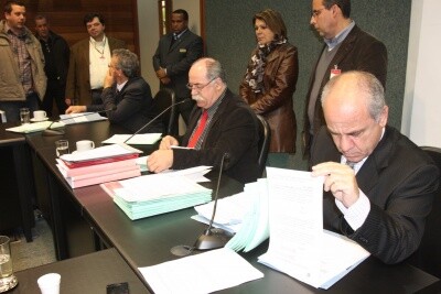CCJ vota emenda que suspende salário parlamentar a ex-deputados servidores públicos