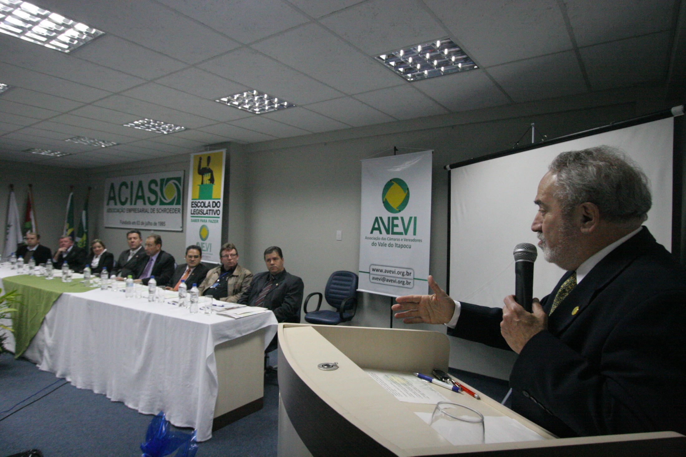 Implantação da Escola do Legislativo em Schoroeder - Florian Augusto Coutinho Madruga