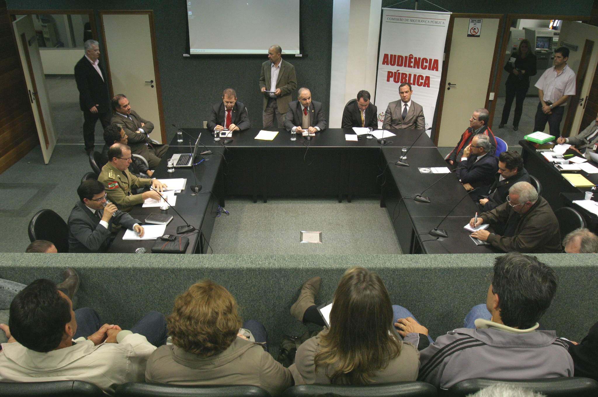 Audiência sobre segurança evidencia atritos entre polícias civil e militar
