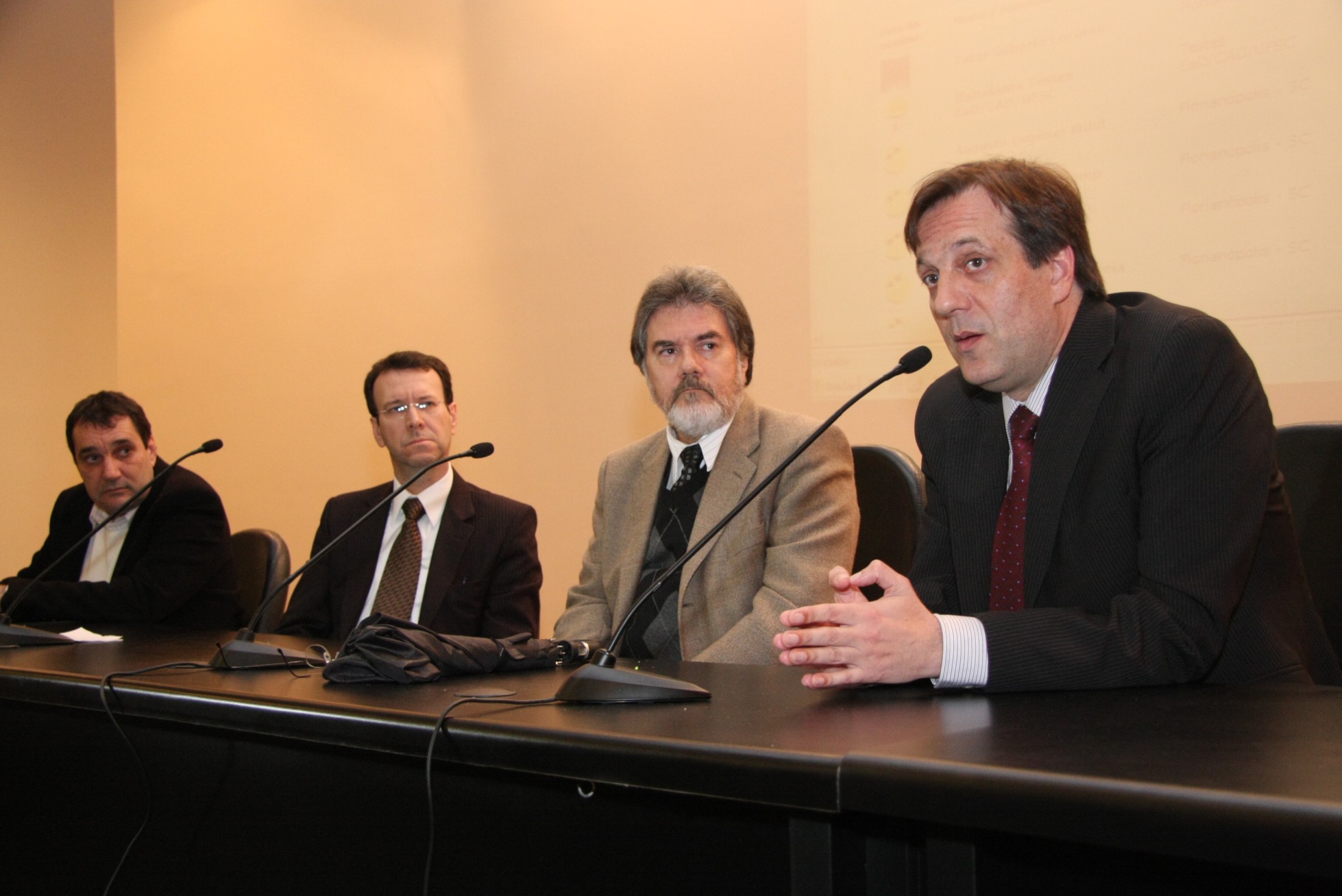 Especialização em Direito do Estado - Professor Doutor João dos Passos Martins Neto