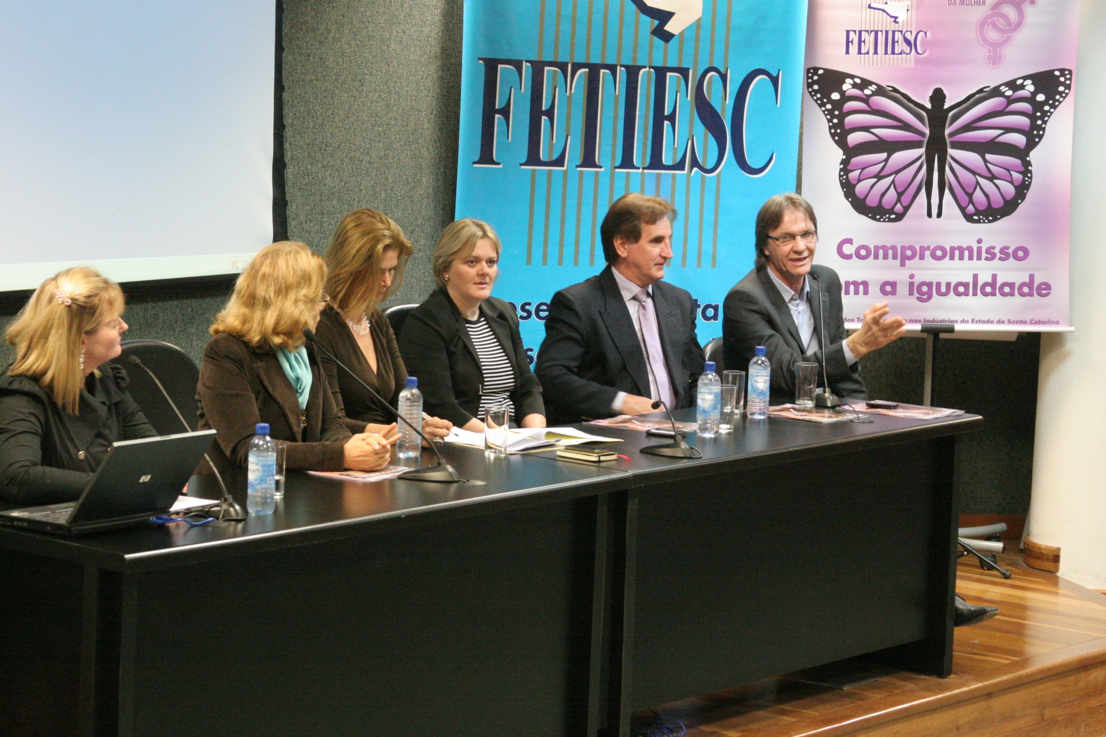 Homenagem aos quinze anos da criação e trabalho da Secretaria de Mulheres da FETIESC e lançamento da revista Desperta Mulher