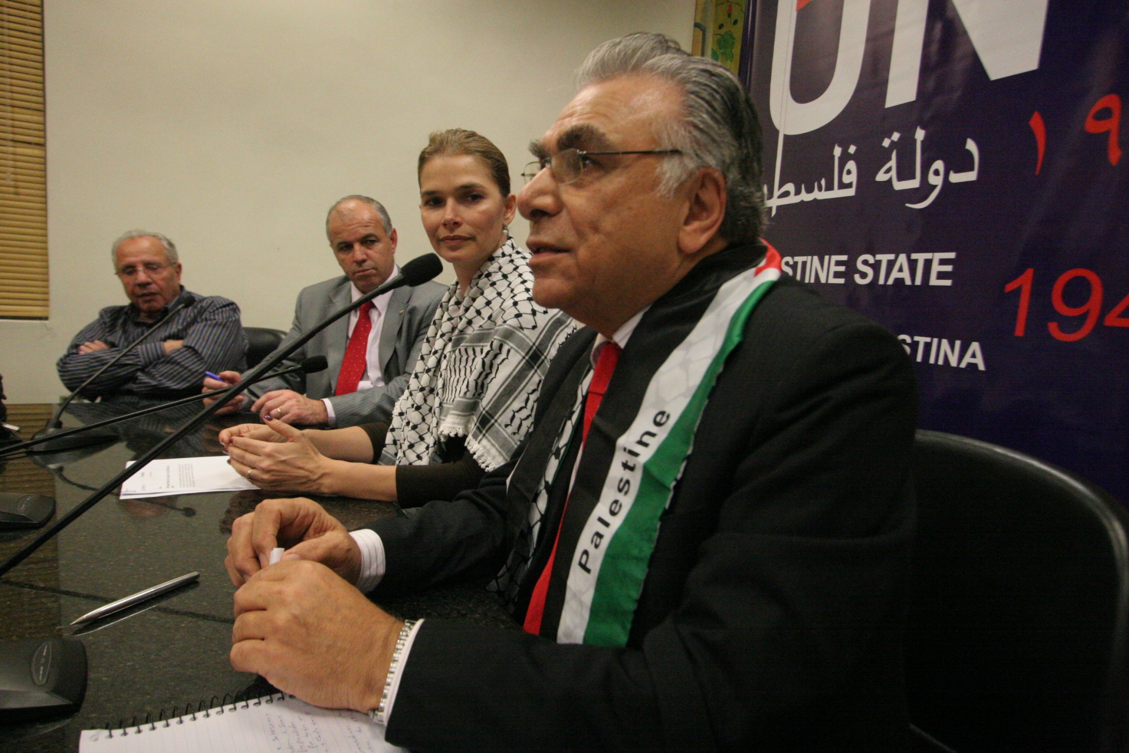 Ato presta solidariedade à inclusão da Palestina na ONU