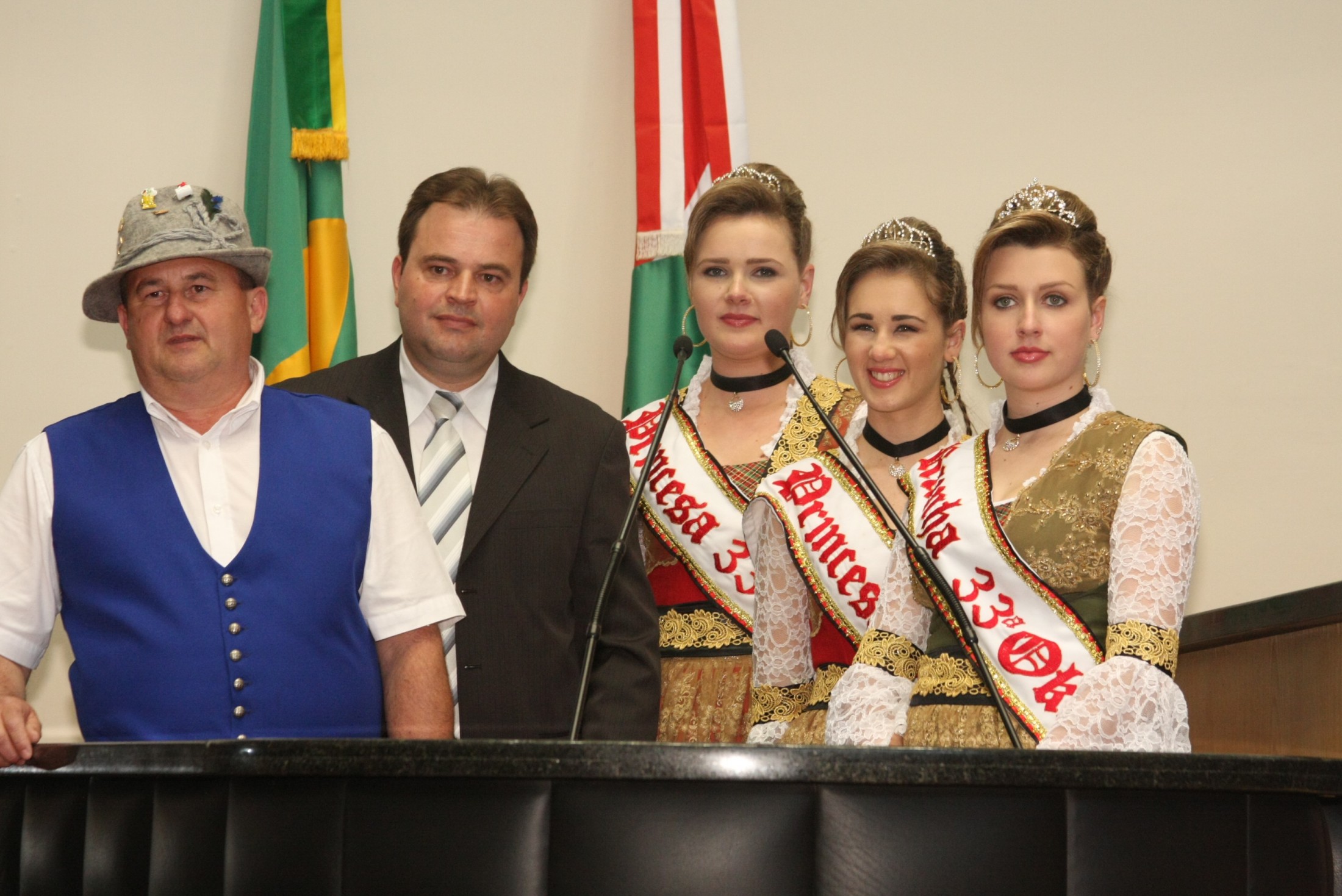 Comitiva convida catarinenses para Oktoberfest de Itapiranga