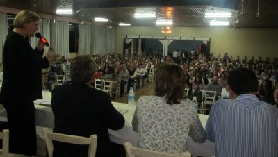Audiência pública em Maravilha diz não a municipalização do ensino