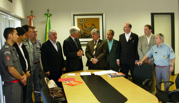 Procurador?-geral do Estado recebe Bombeiros