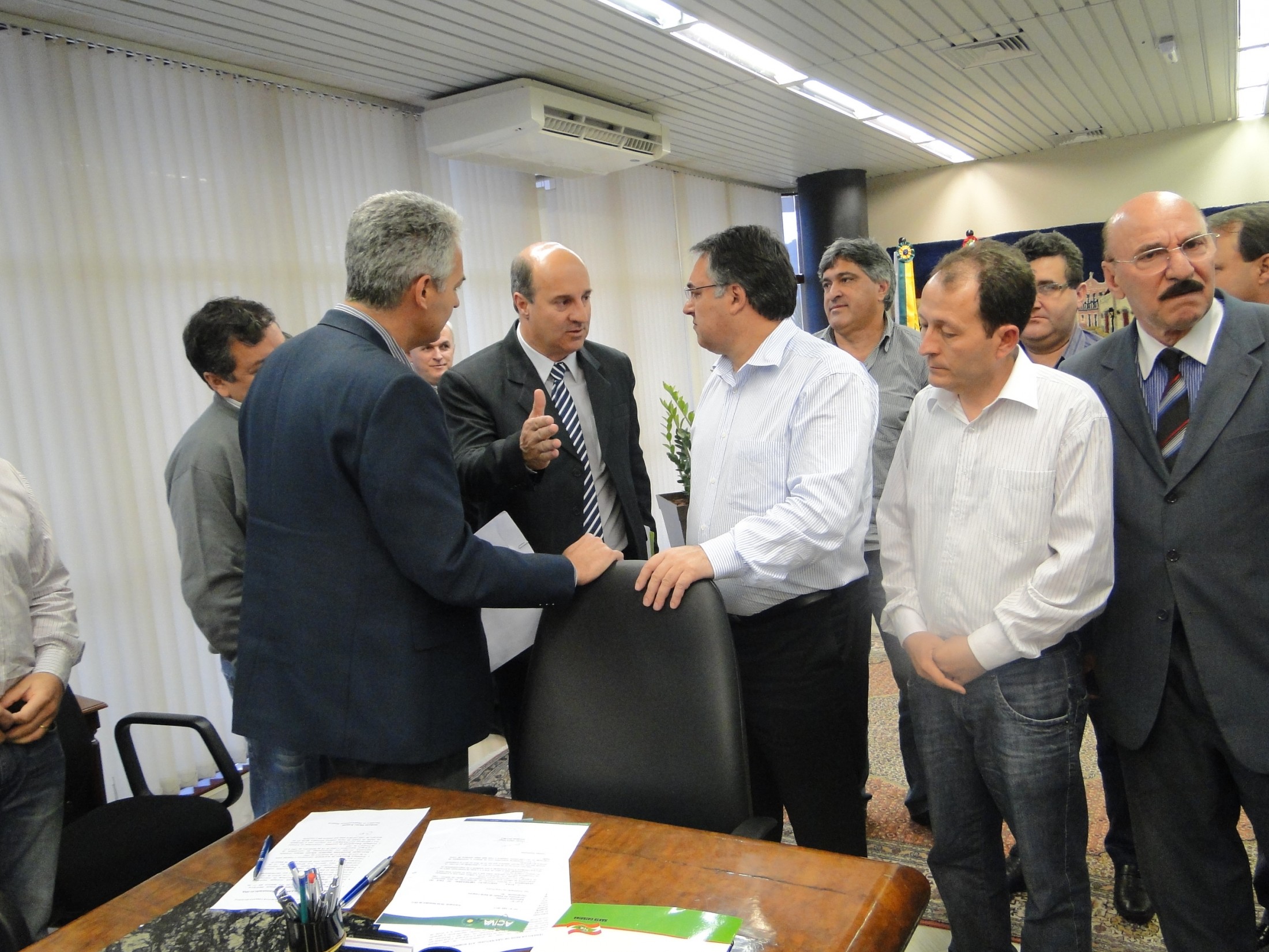 Governador recebe comissão para debatrer sobre a extensão da rede de gás até Sombrio