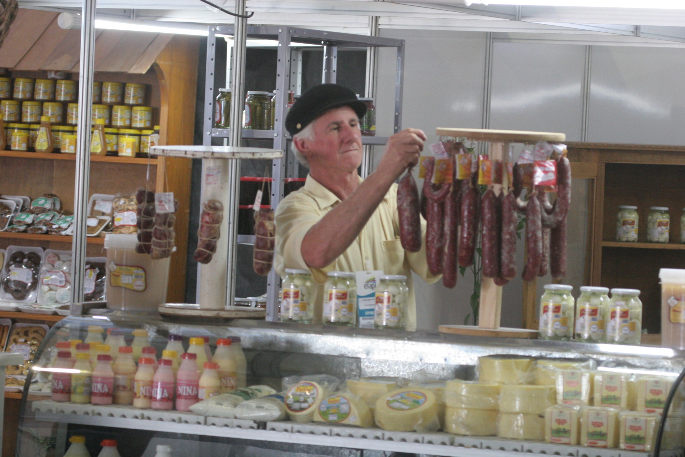 Exposição de Produtos e Tecnologia para Agricultura de SC.Vendendo seus produtos o Sr. Alvise Barp