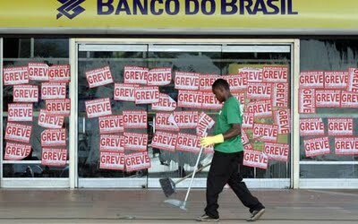 Reunião discute acordo para o fim da greve dos bancários, em São Paulo