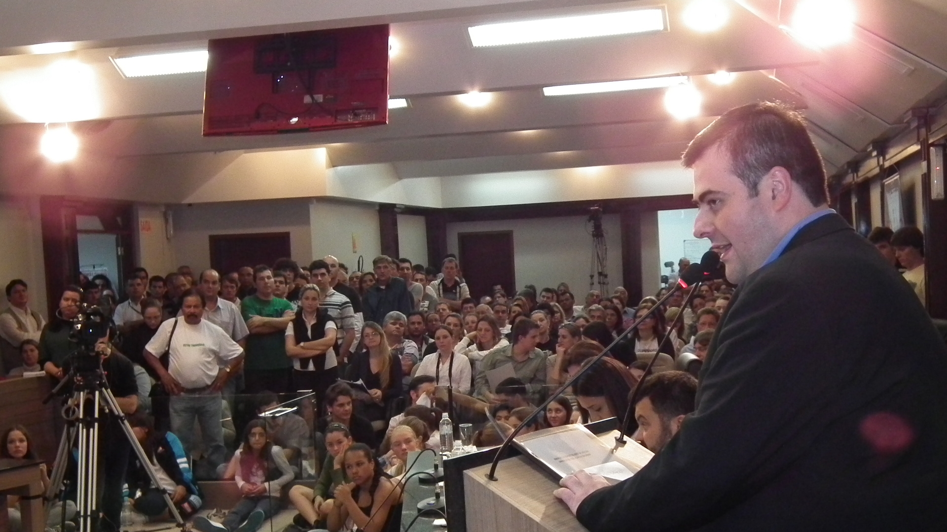NOTÍCIA DO DEPUTADO CARLOS CHIODINI - Ginásio Arthur Müller não será demolido