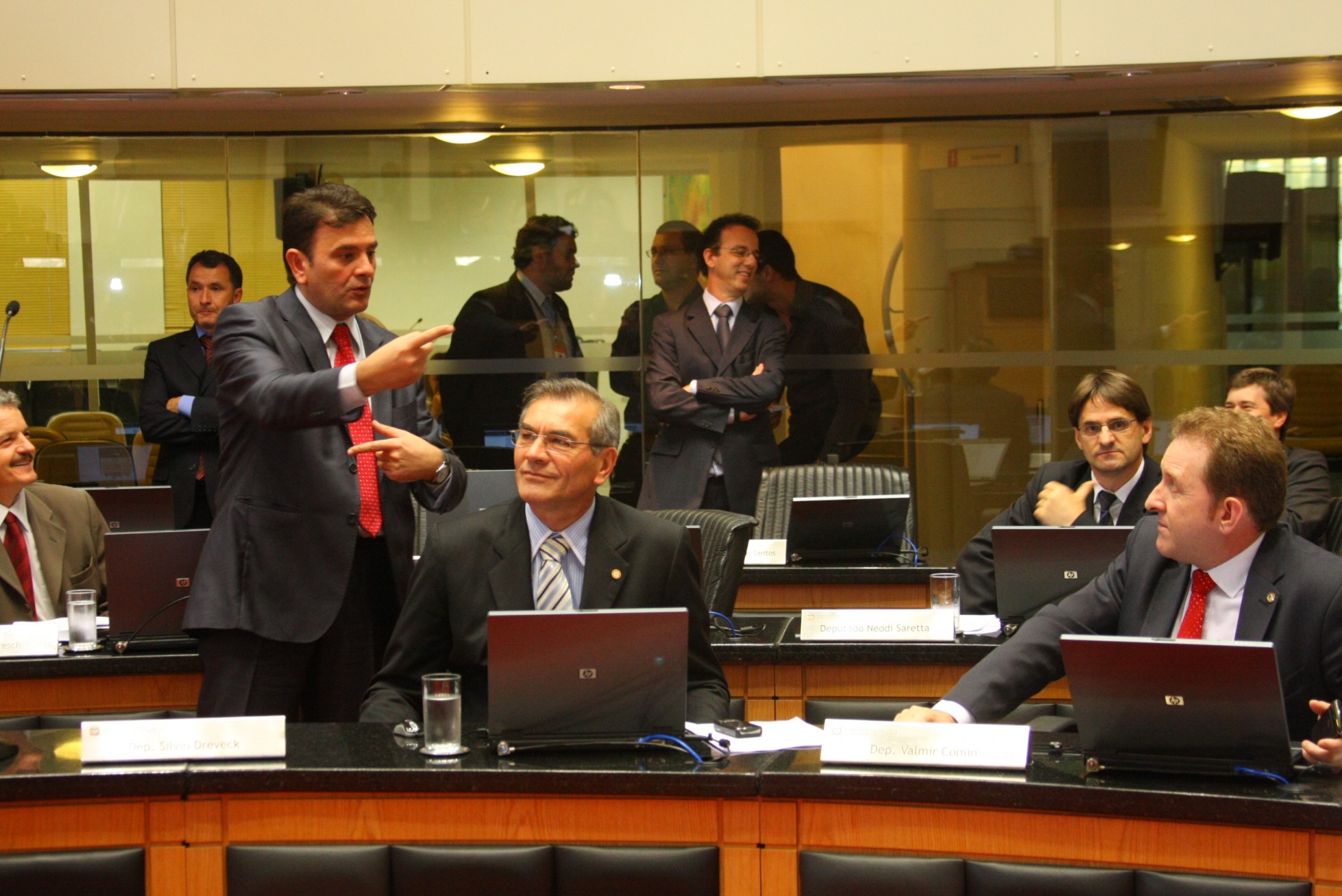 Deputados derrubam veto do Executivo à lei da transparência