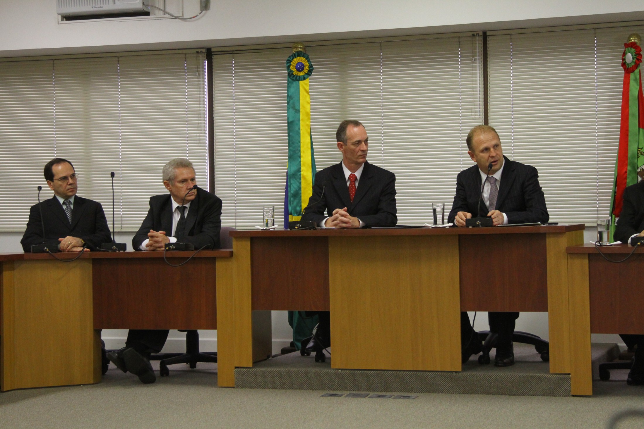 Assinatura do termo de ajuste de conduta no MPSC