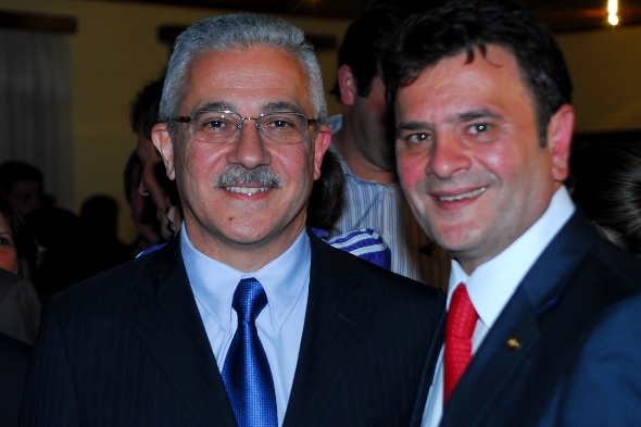 Paulo Afonso e Elizeu Mattos. O ex-governador fez questão de prestigiar homenagem a Macaro