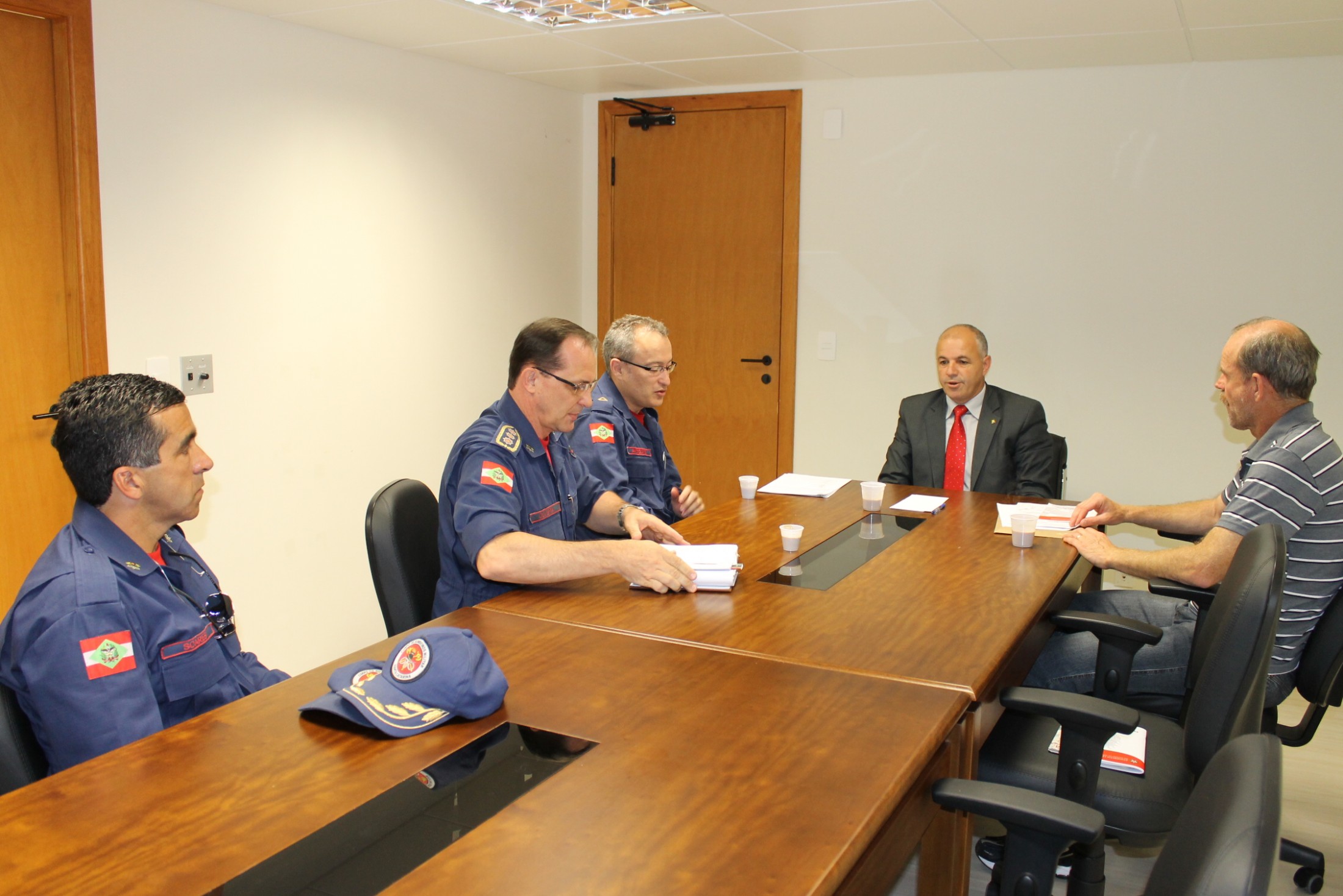 Sargento Soares se reúne com representantes do Bombeiro