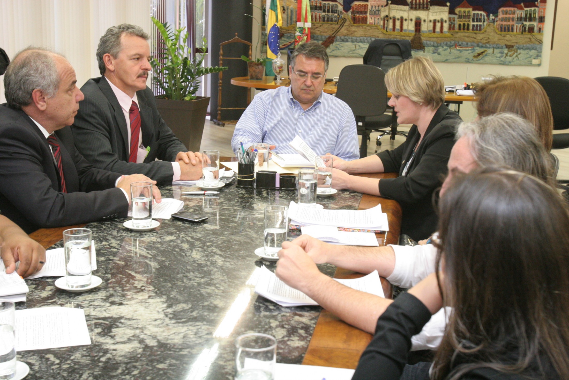 Deputados visitam Governador para discutir merenda escolar