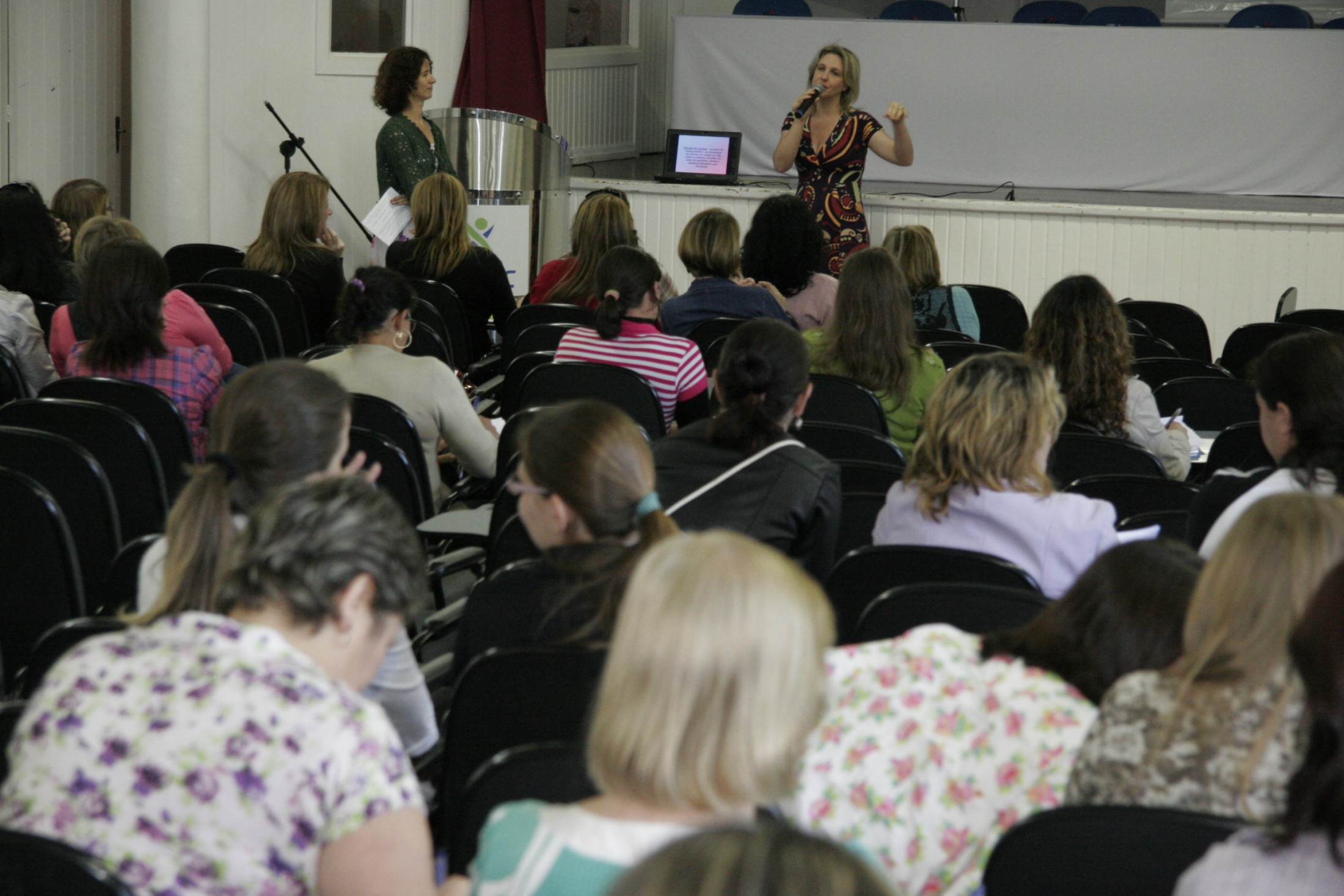 Curso de Formação Política para mulheres - Chapecó - Palestrantes Claudete Junges e Joice Graciele Nielsson