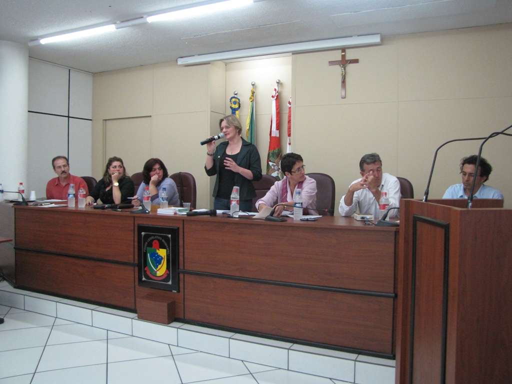 Municípios da Amavi debatem a proposta de municipalização do ensino fundamental