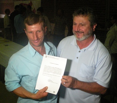 Agricultores recebem indenizações