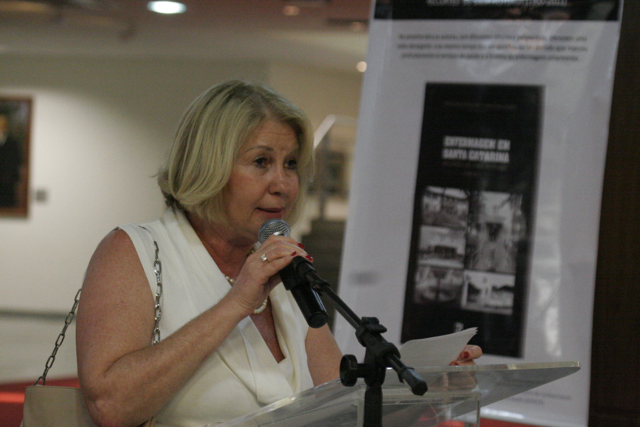 Lançamento do Livro Enfermagem em Santa Catarina - Recortes de uma história (1900-2011) - Autoria de Míriam S. Borenstein e Maria Itayra Padilha