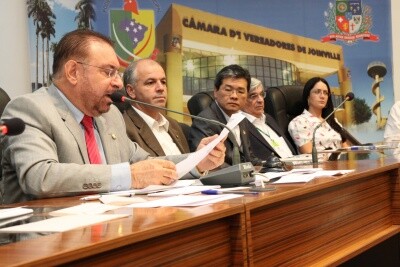 Comissão de Saúde debate problemas no Hospital Regional Hans Dieter Schmidt