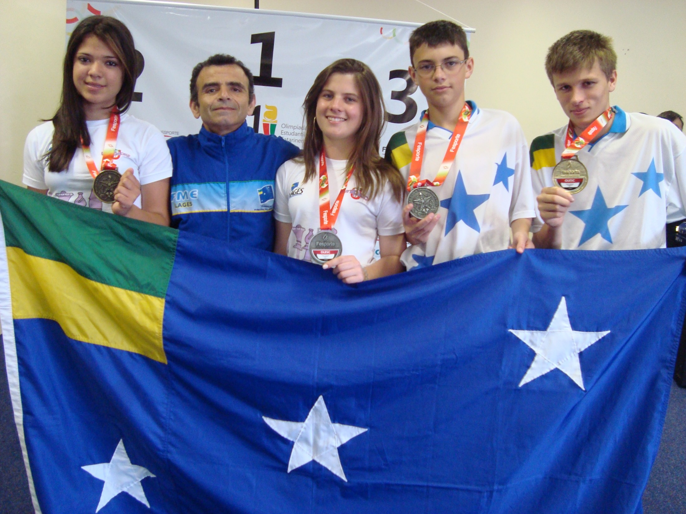 Trabalho social com xadrez rende homenagem a professor