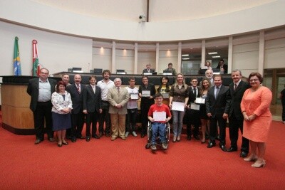 Parlamento homenageia atletas e paratletas catarinenses