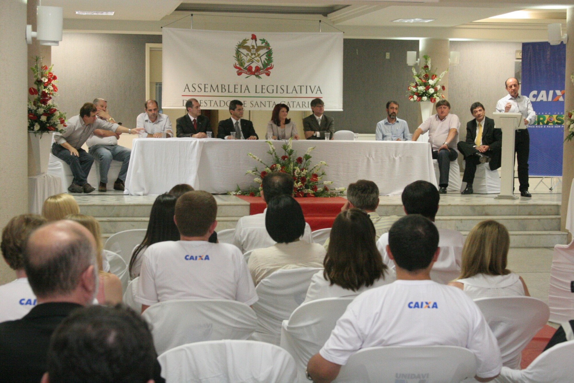 Funcionários e diretores da Caixa são homenageados em sessão solene