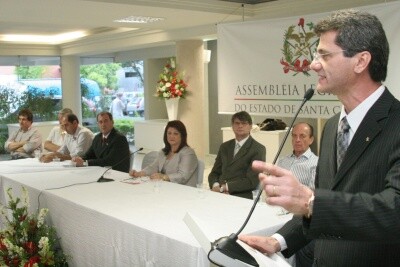 Assembleia homenageia funcionários da Caixa Econômica Federal