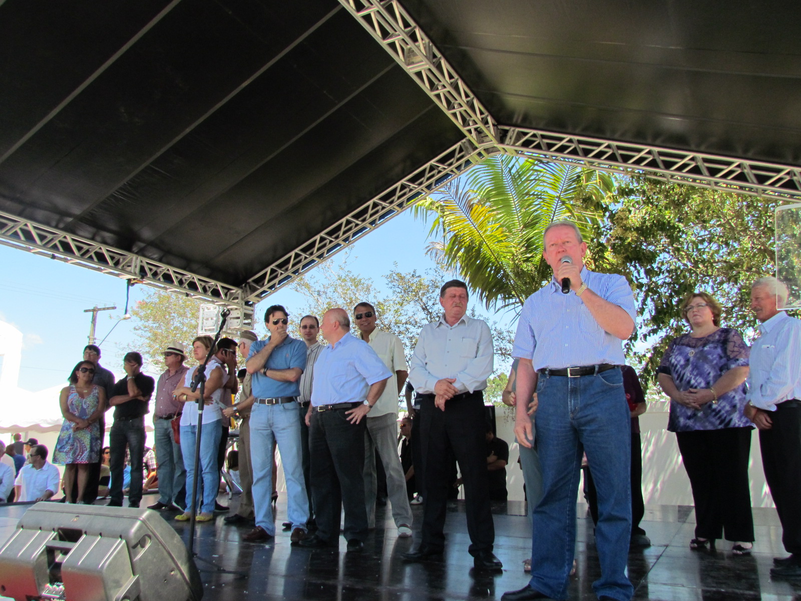 Palanque de autoridades na inauguração da ponte