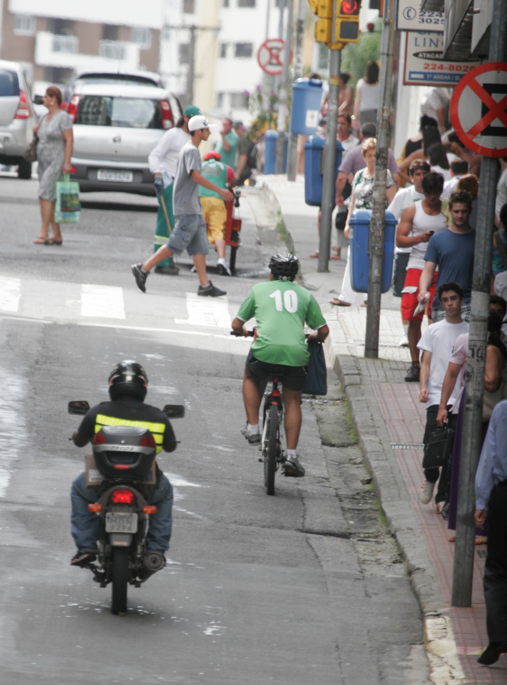 Ciclista no centro de Florianópolis