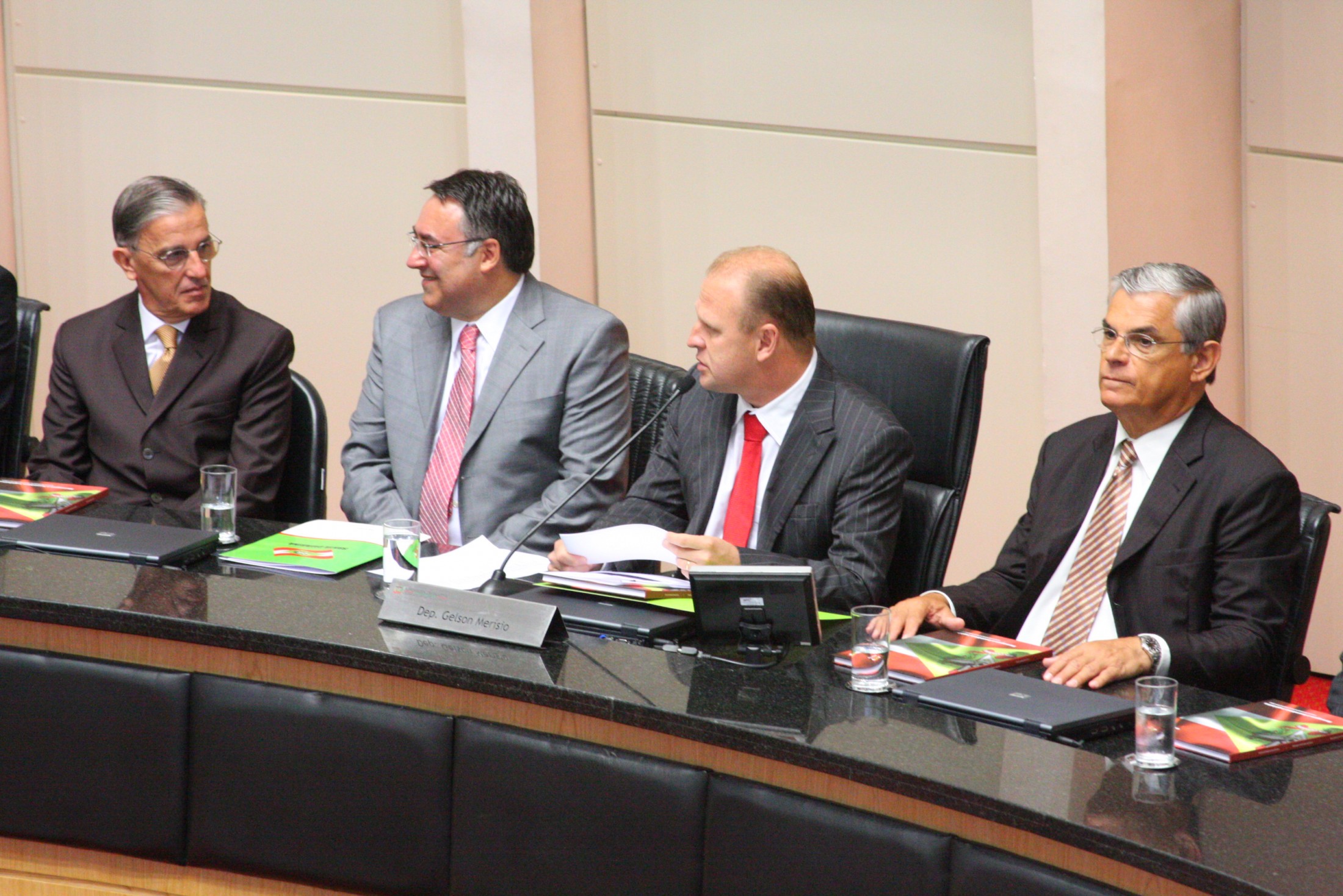 Sessão Especial de abertura dos trabalhos da 2ª Sessão Legislativa da 17ª Legislatura e Leitura da Mensagem Anual do Excelentíssimo Senhor Governador do Estado