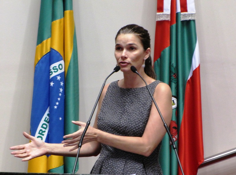Deputada Angela Albino (PCdoB)
