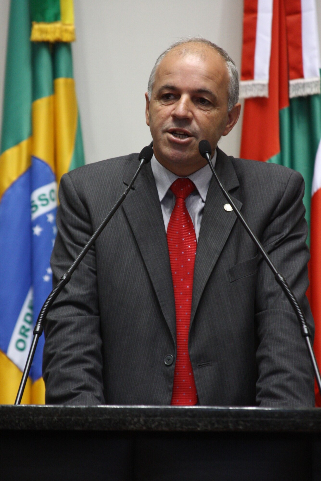 Soares defende saída negociada para greve de PMs na Bahia