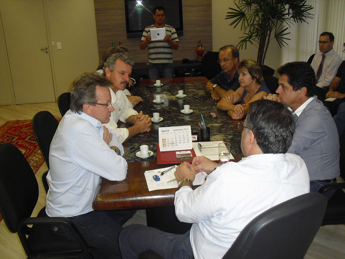 Deputado Dirceu Dresch (PT) - Parlamentares e entidades articulam compra de uma nova área para assentamento provisório de indígenas