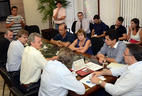 Deputado Dirceu Dresch (PT) - Parlamentares e entidades articulam compra de uma nova área para assentamento provisório de indígenas