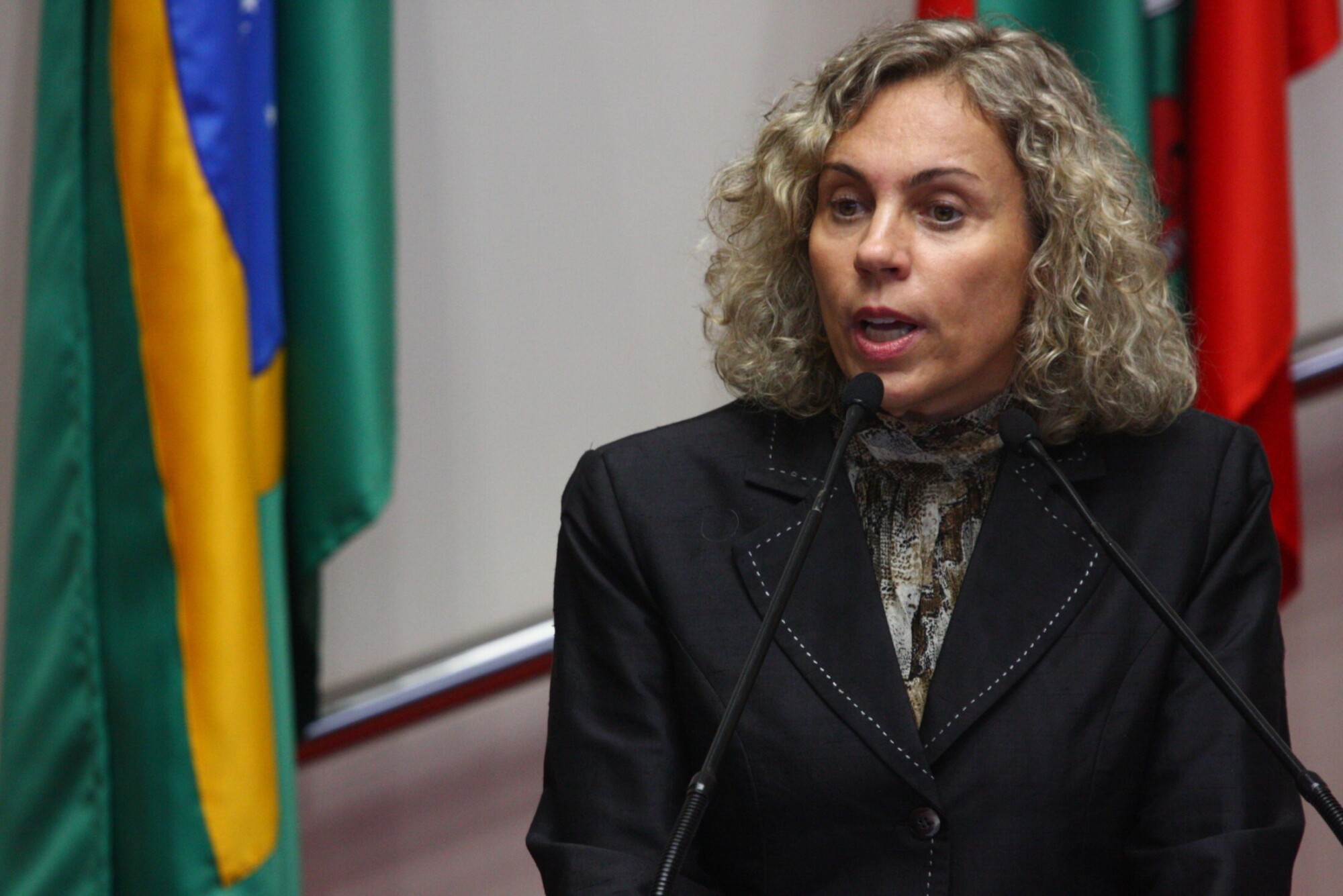 Ana Paula Lima destaca programa “Minha casa, minha vida”