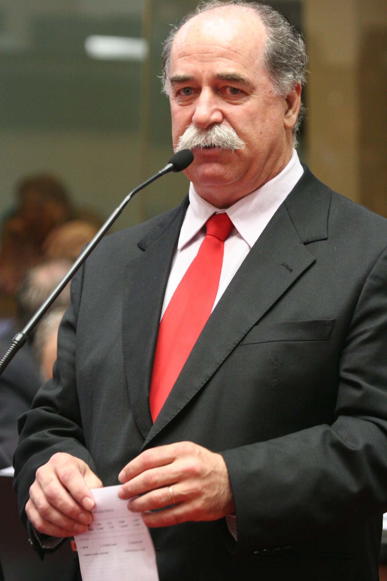 Romildo Titon segue na presidência da CCJ