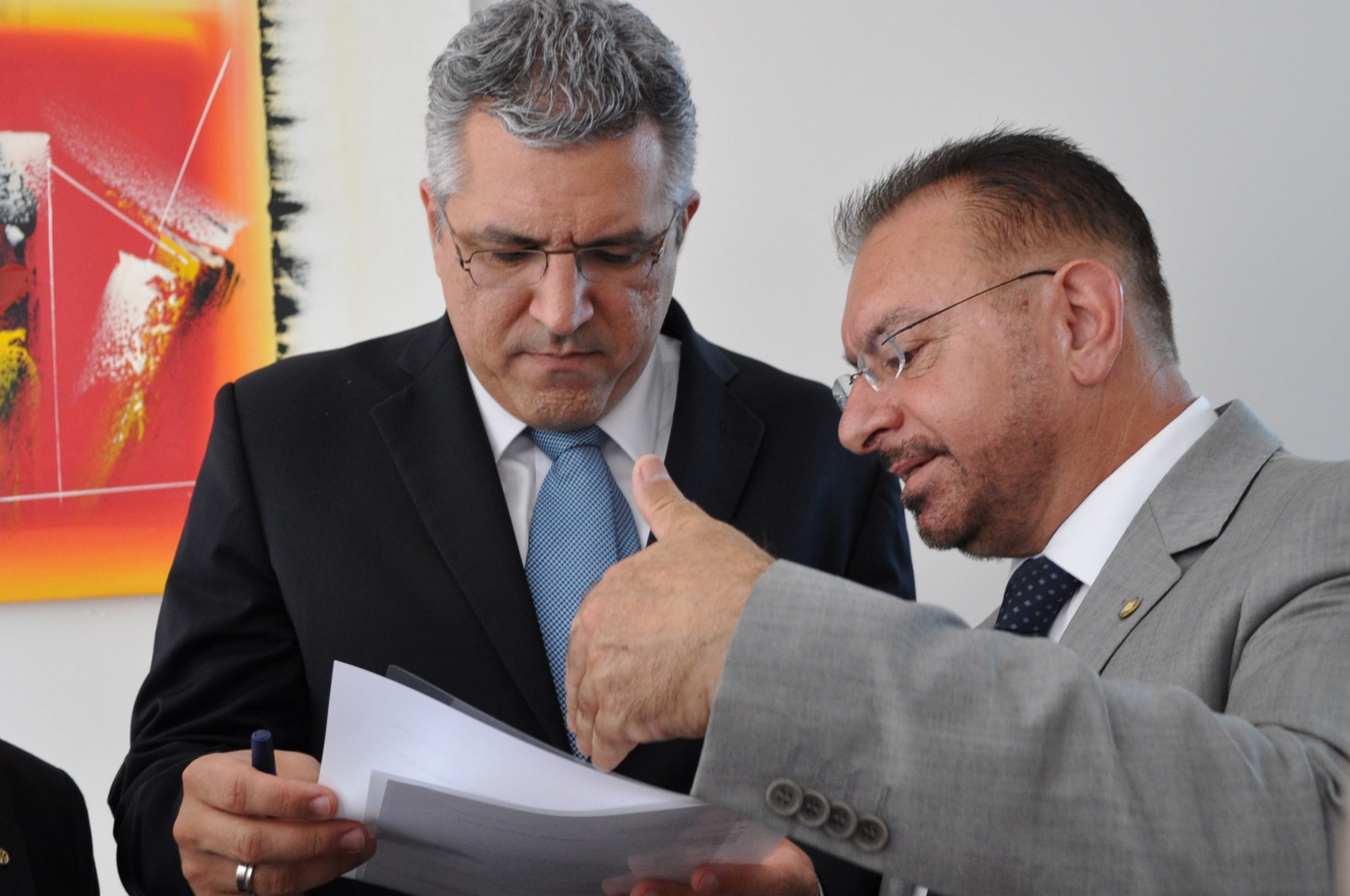 Volnei entrega convite ao ministro Padilha