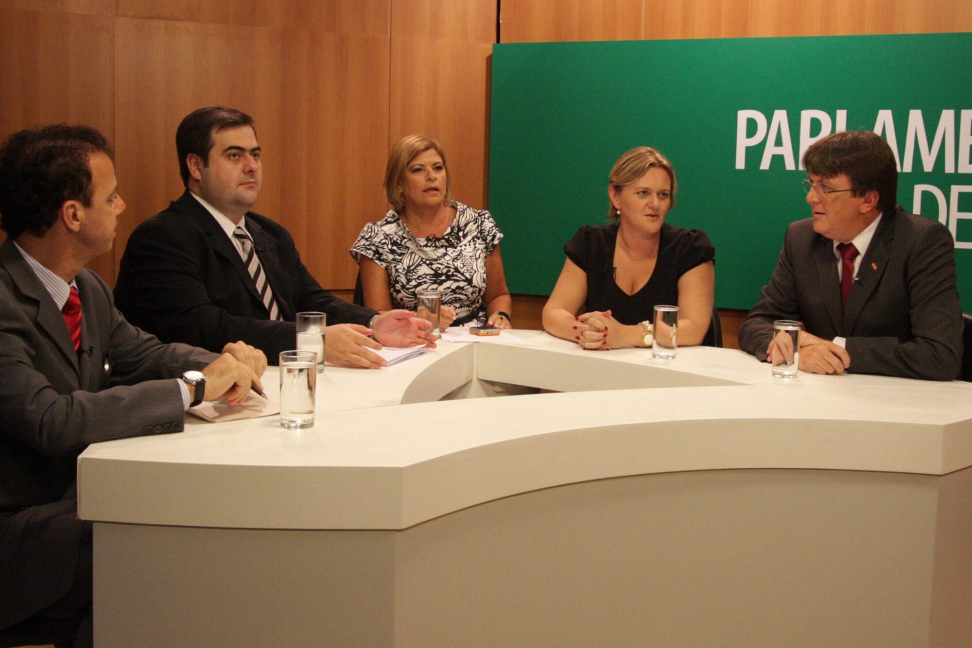 Parlamento debate o ensino integral