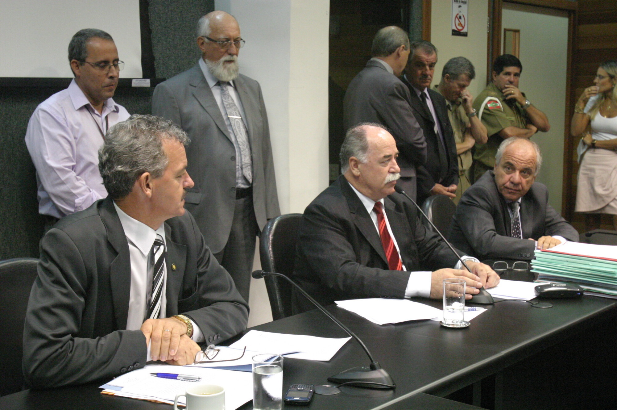 Reajuste do salário mínimo é aprovado na CCJ