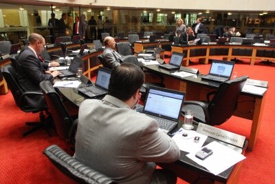 Reajuste do piso nacional do magistério é tema de pronunciamentos no plenário