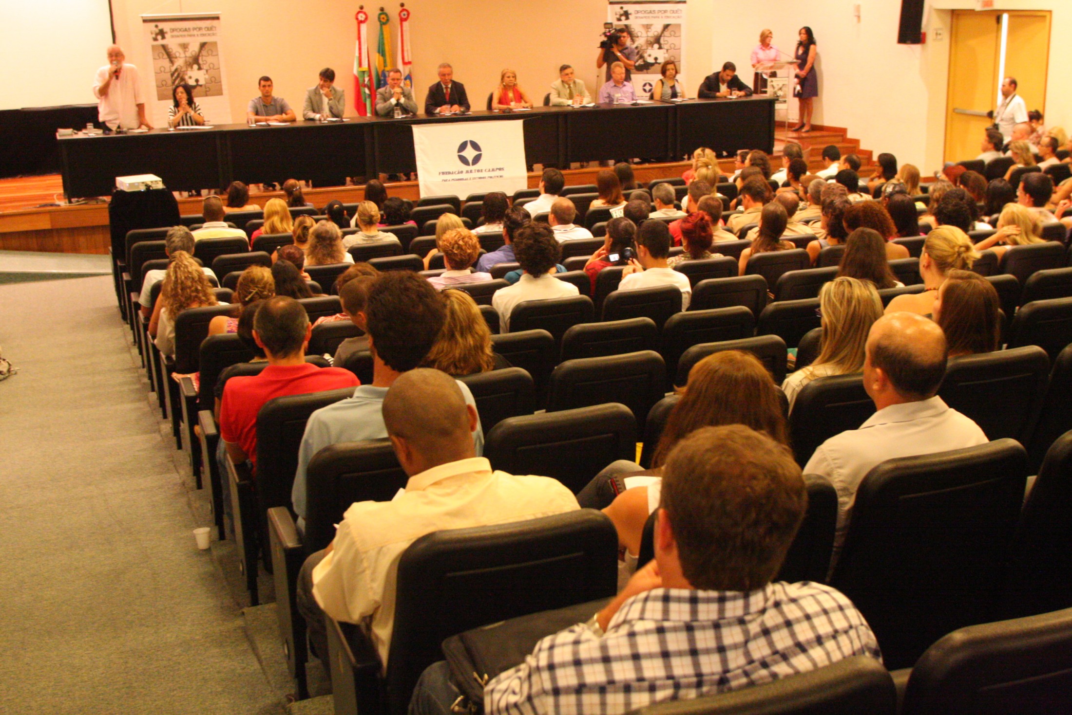 Abertura do Seminário ?Drogas por quê? Desafios para a educação?